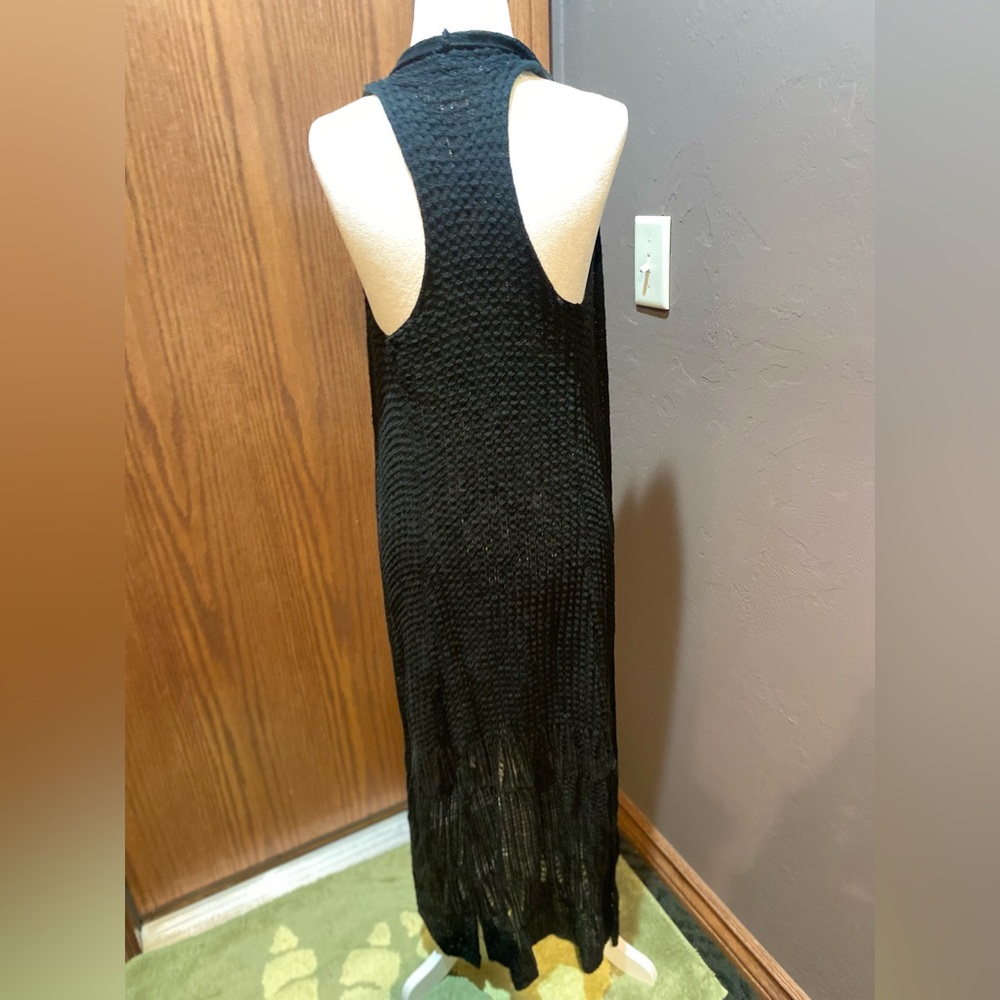 sleeveless black sweater / long and knitted